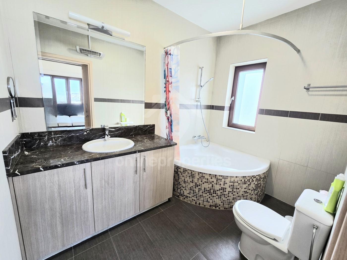 To change image, hover mouse over thumbnails below