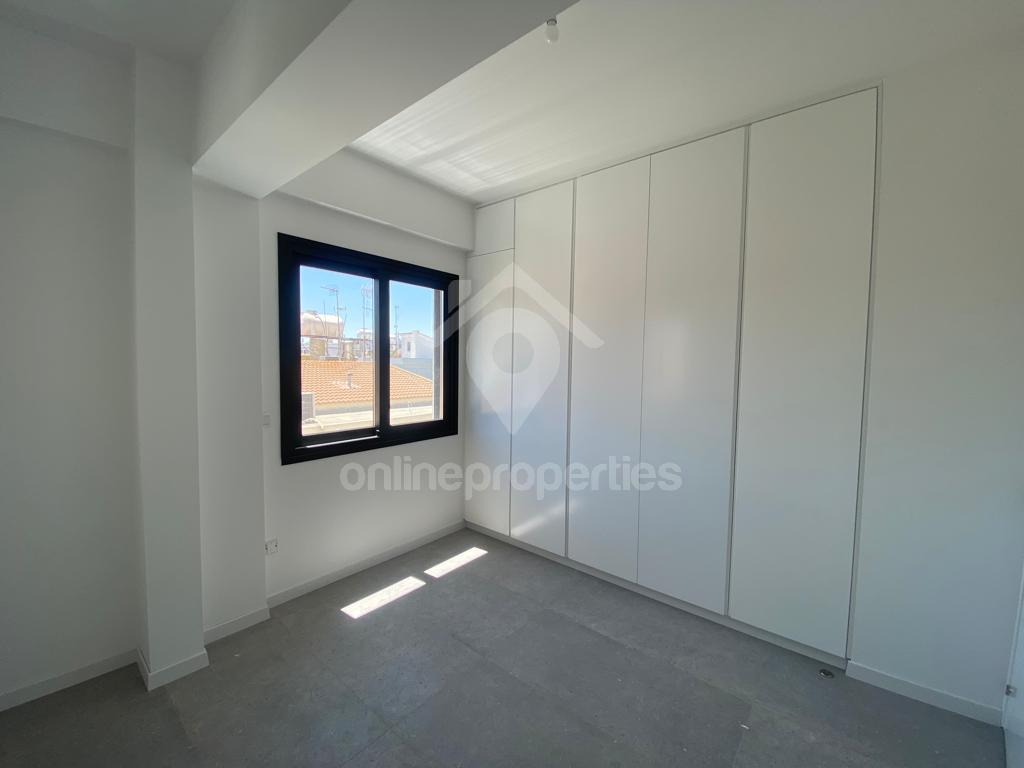 To change image, hover mouse over thumbnails below