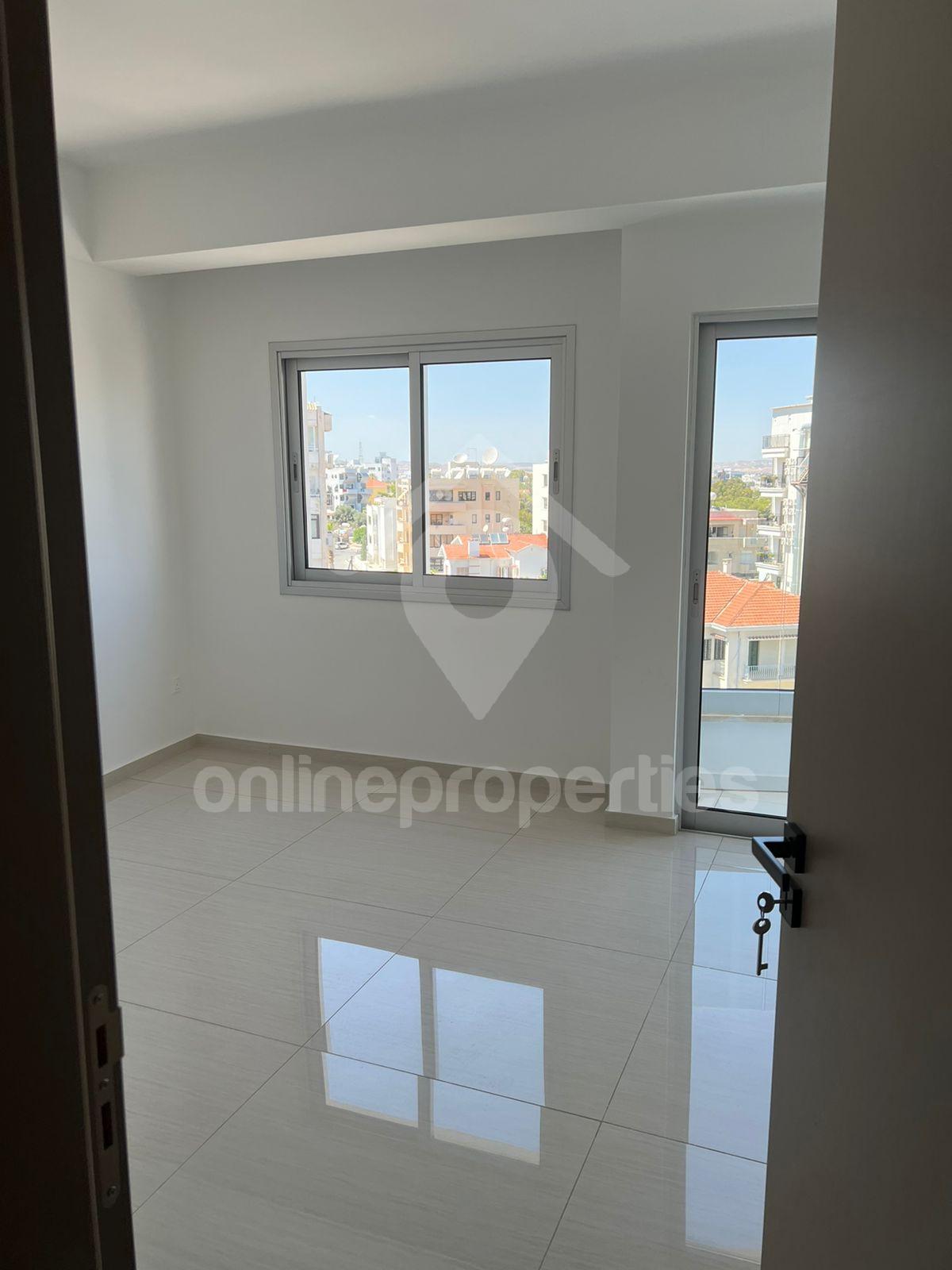 To change image, hover mouse over thumbnails below