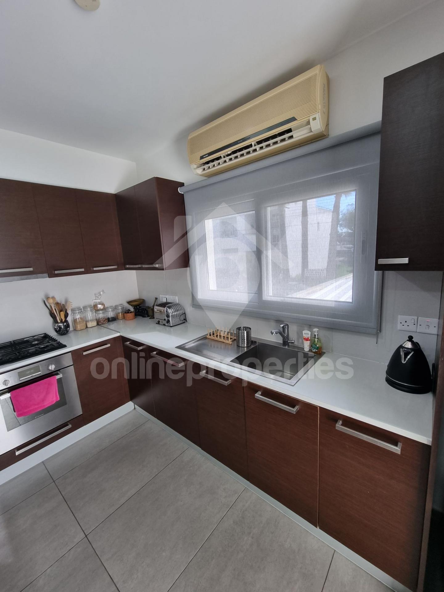 To change image, hover mouse over thumbnails below