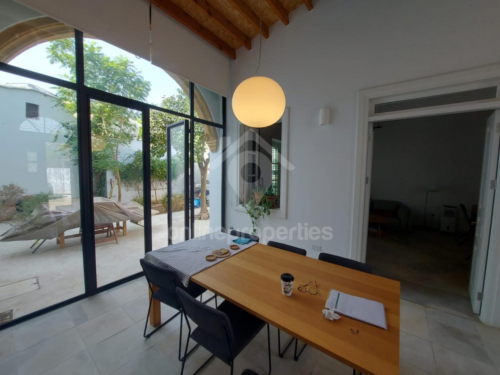 To change image, hover mouse over thumbnails below