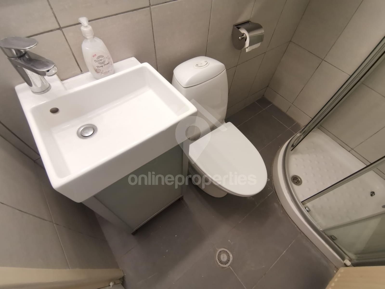 To change image, hover mouse over thumbnails below