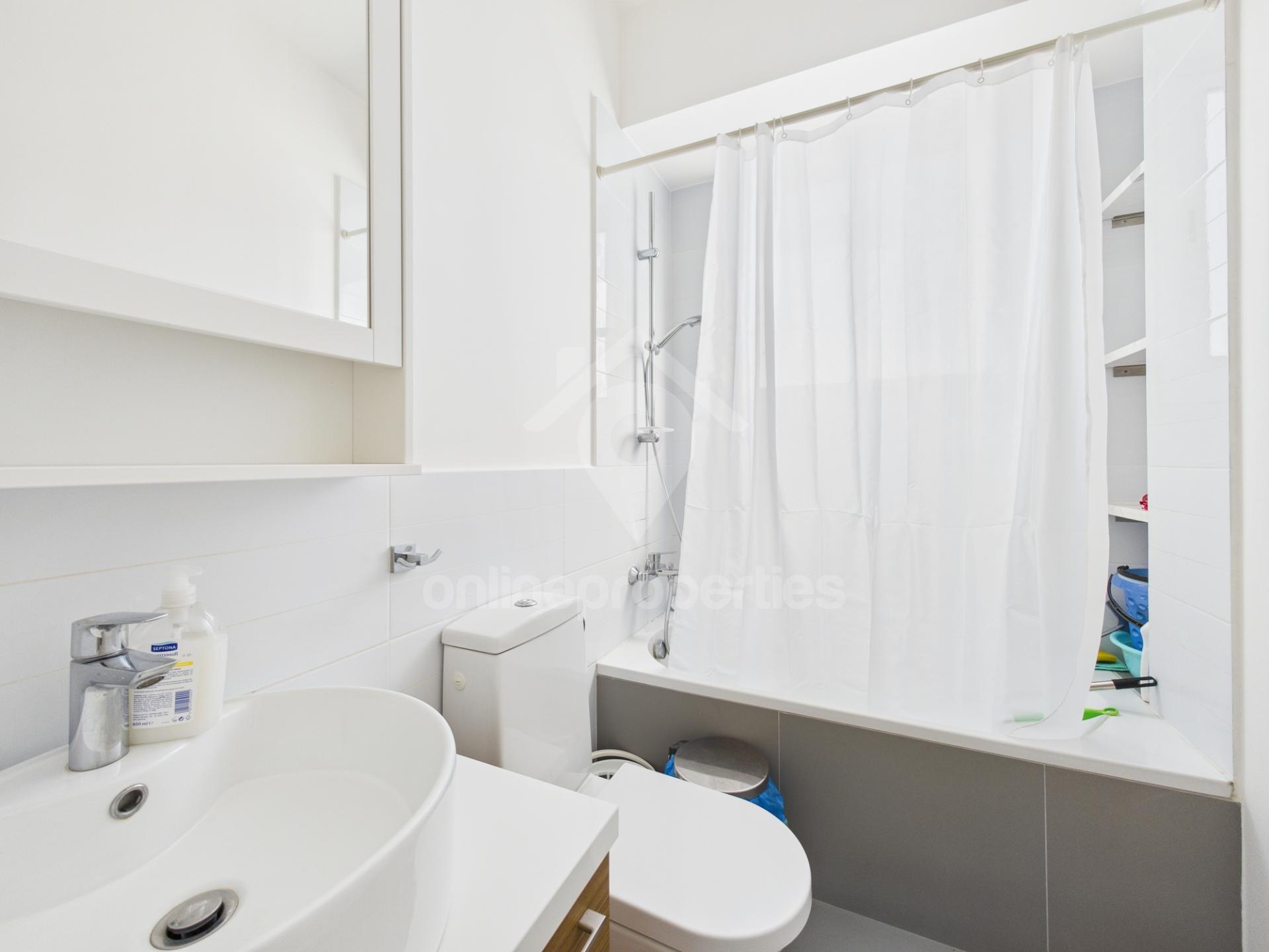 To change image, hover mouse over thumbnails below