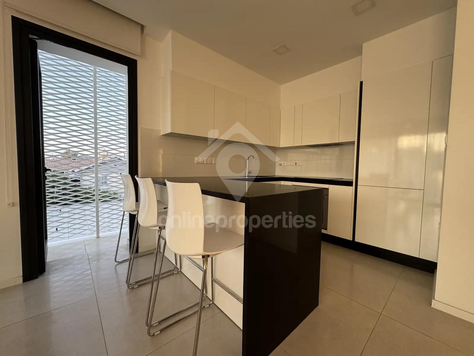 To change image, hover mouse over thumbnails below