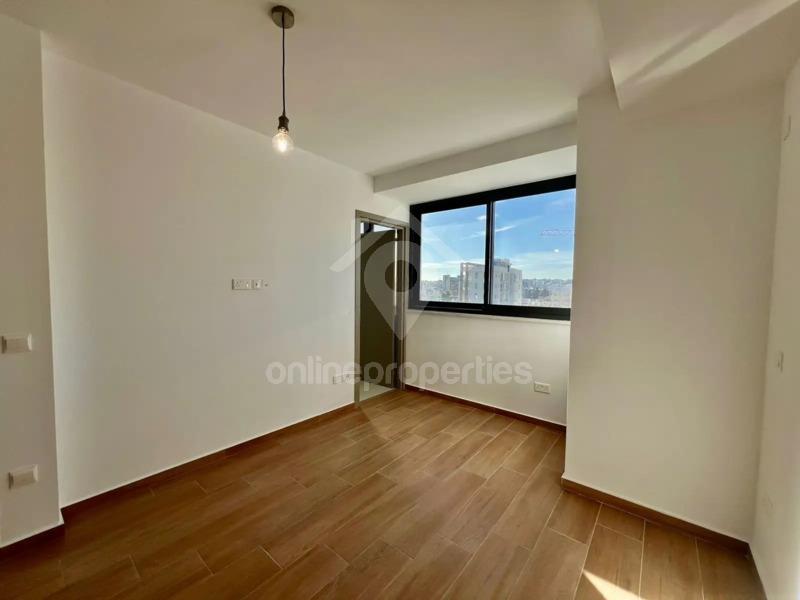 To change image, hover mouse over thumbnails below