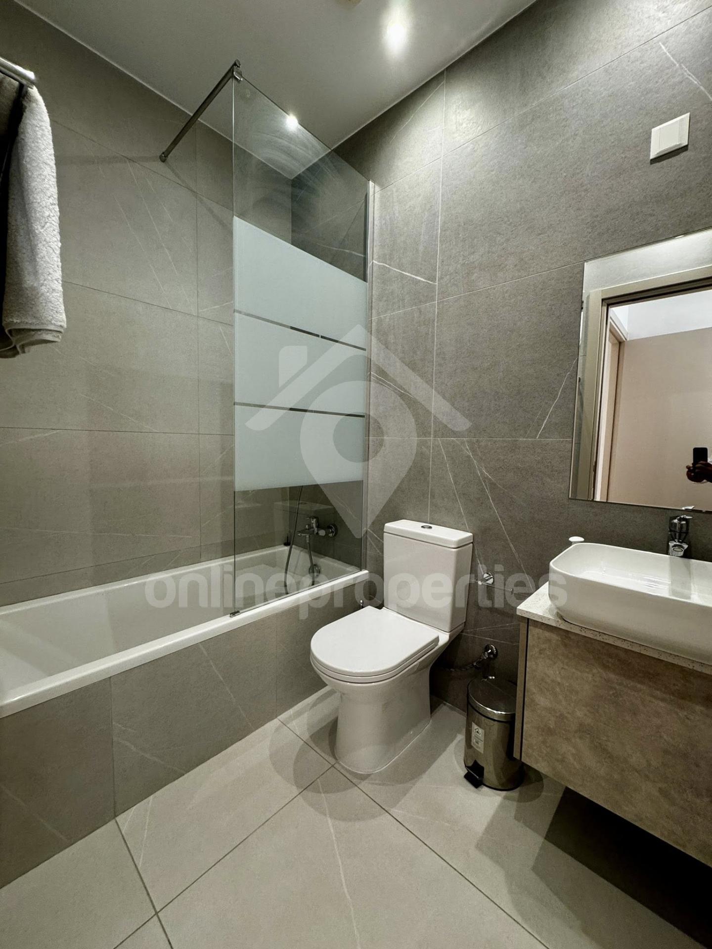 To change image, hover mouse over thumbnails below