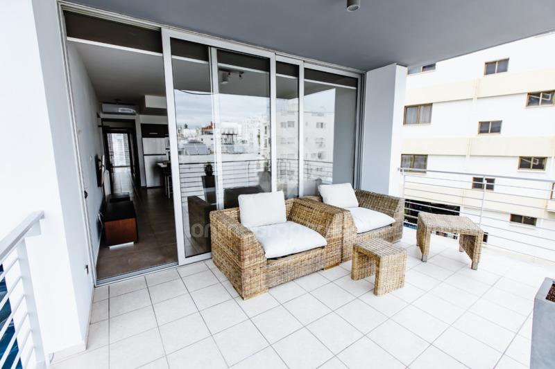 To change image, hover mouse over thumbnails below