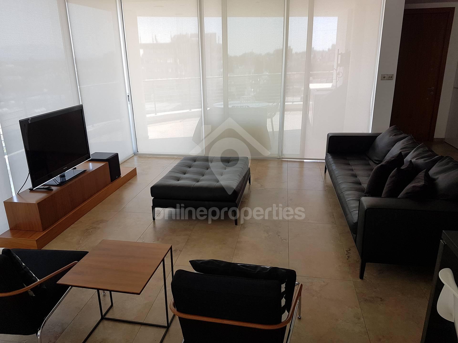 To change image, hover mouse over thumbnails below