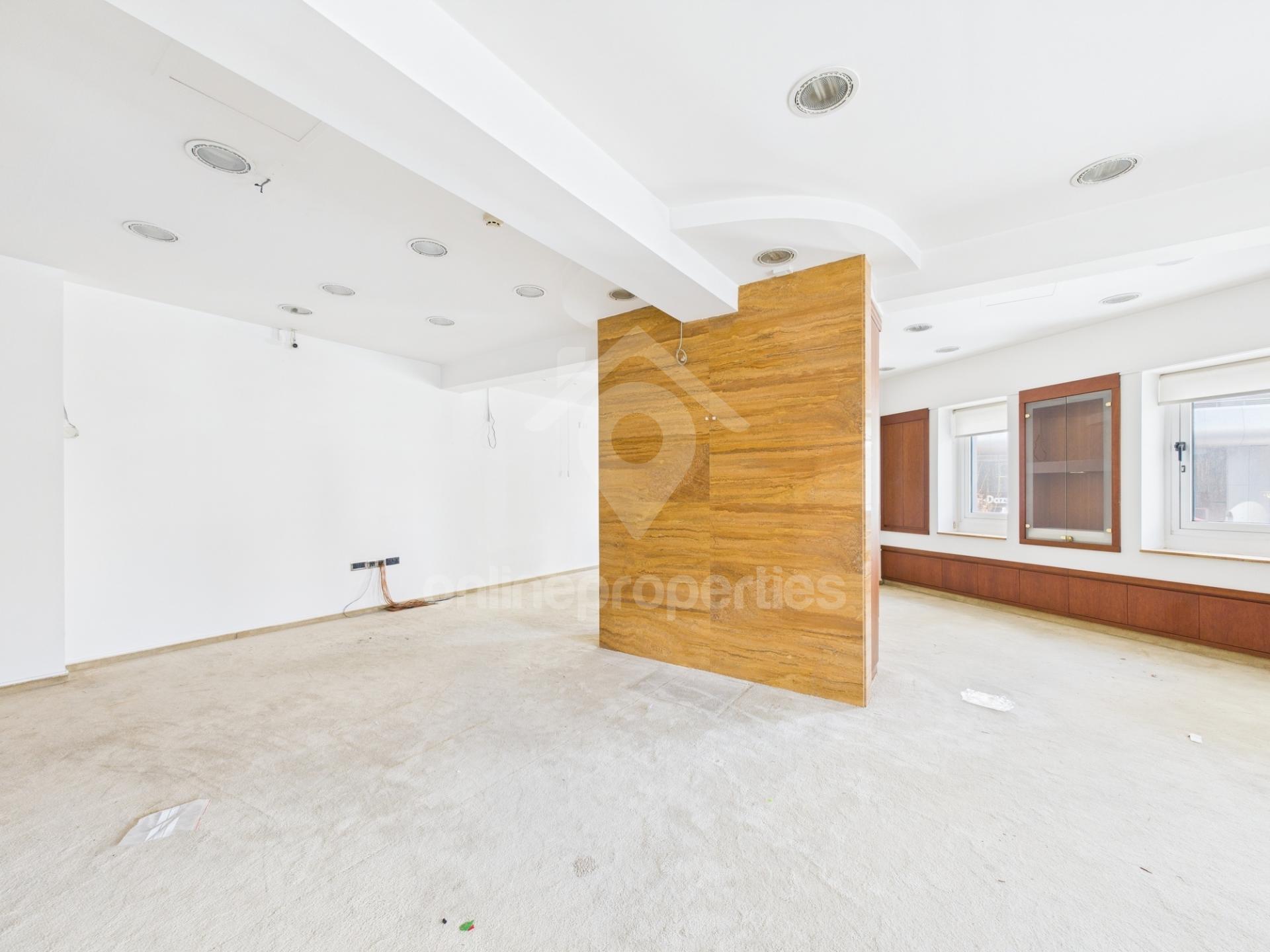 To change image, hover mouse over thumbnails below