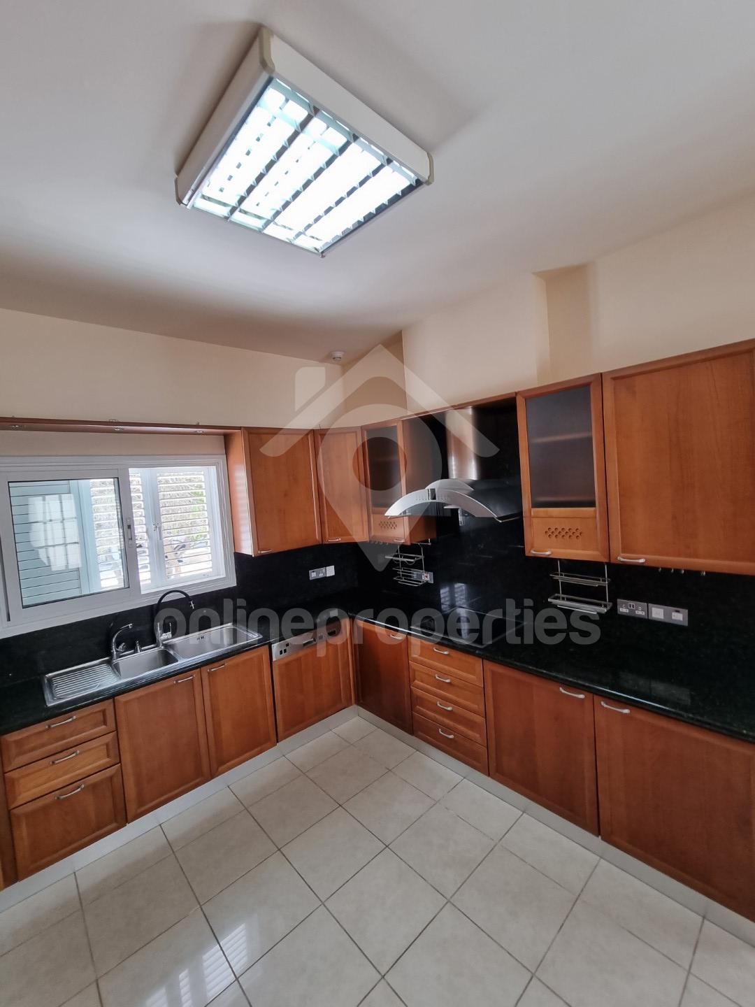 To change image, hover mouse over thumbnails below