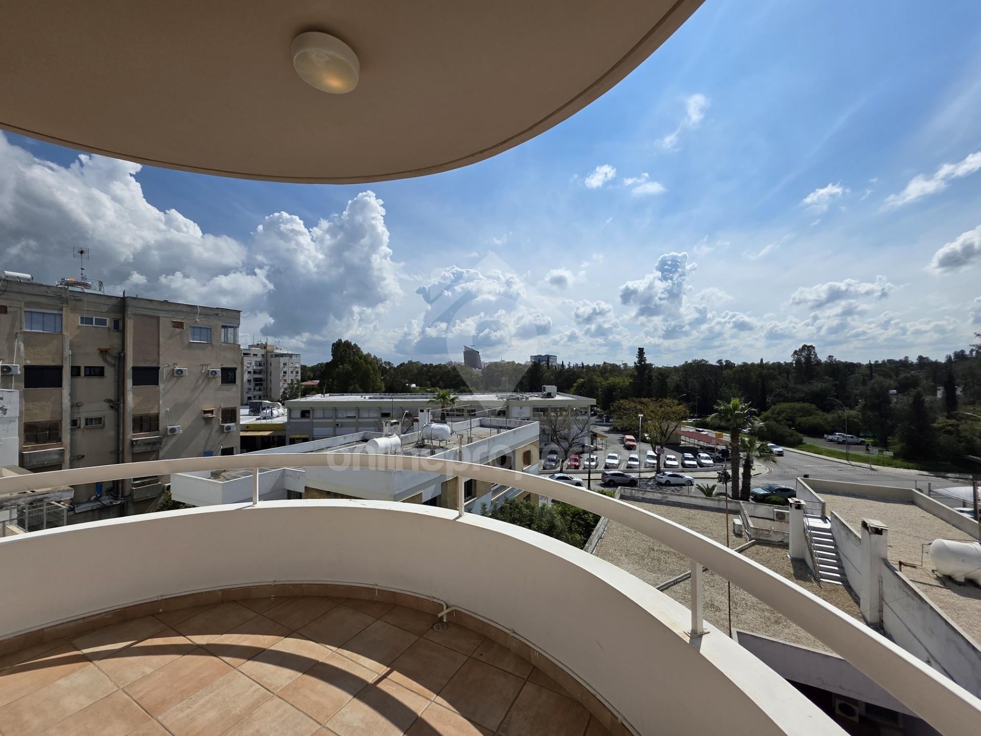 To change image, hover mouse over thumbnails below