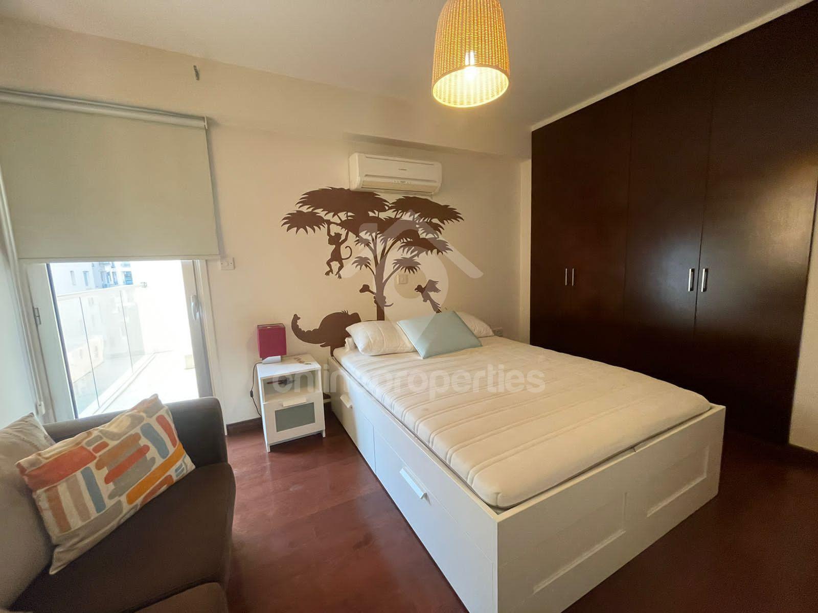 To change image, hover mouse over thumbnails below