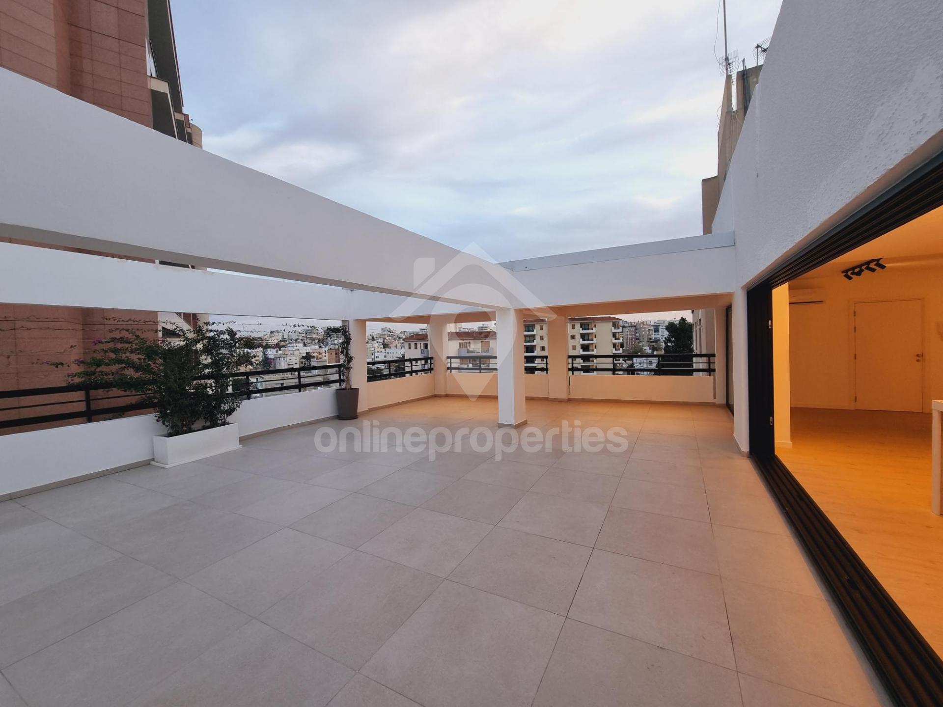 To change image, hover mouse over thumbnails below