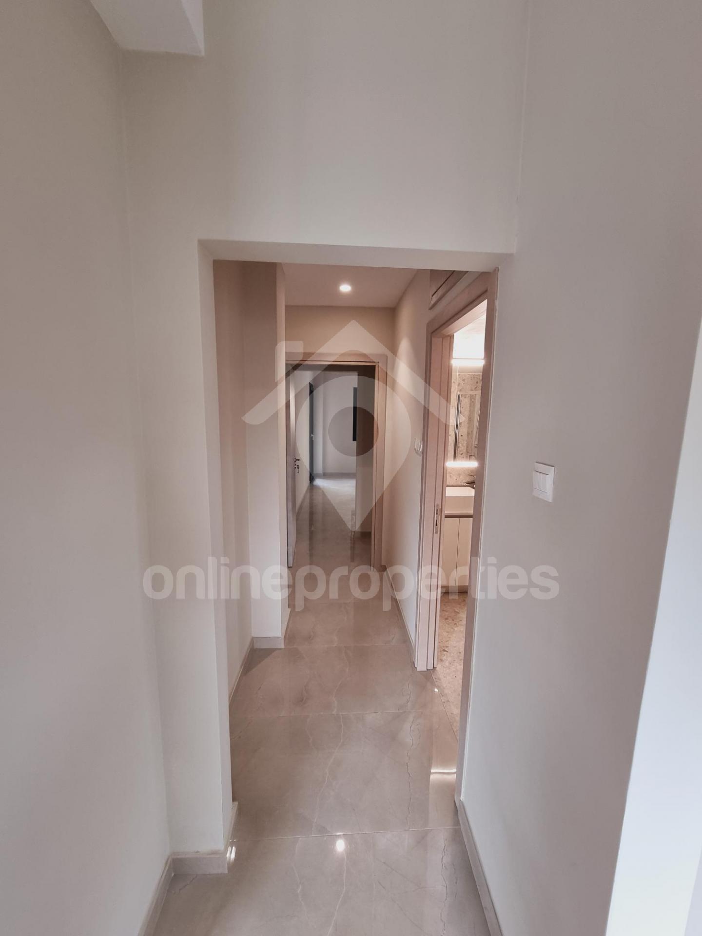 To change image, hover mouse over thumbnails below