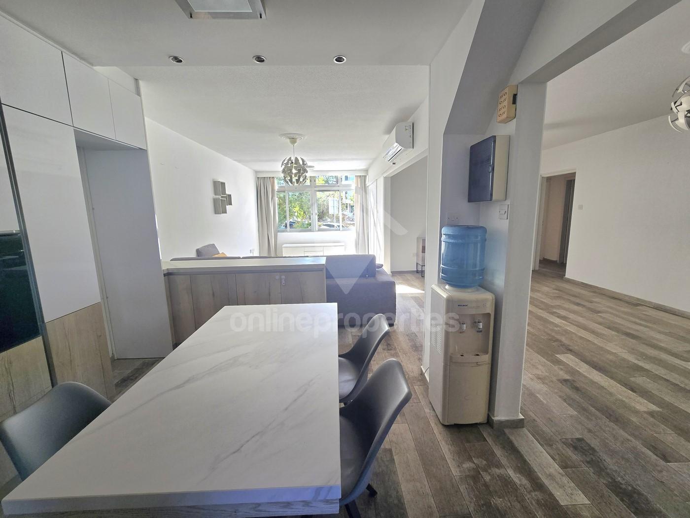 To change image, hover mouse over thumbnails below