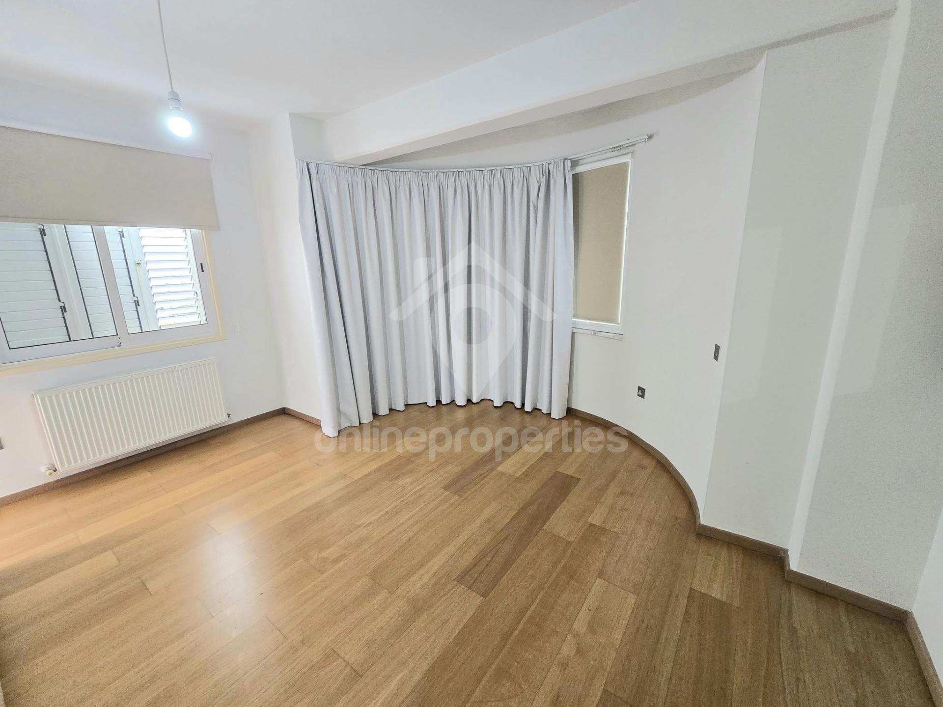 To change image, hover mouse over thumbnails below