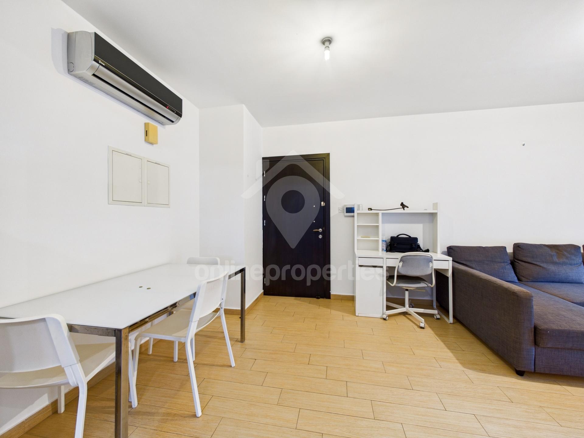 To change image, hover mouse over thumbnails below