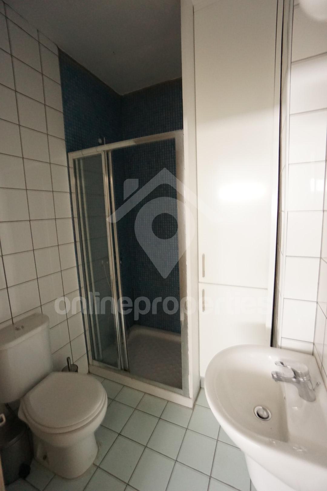 To change image, hover mouse over thumbnails below