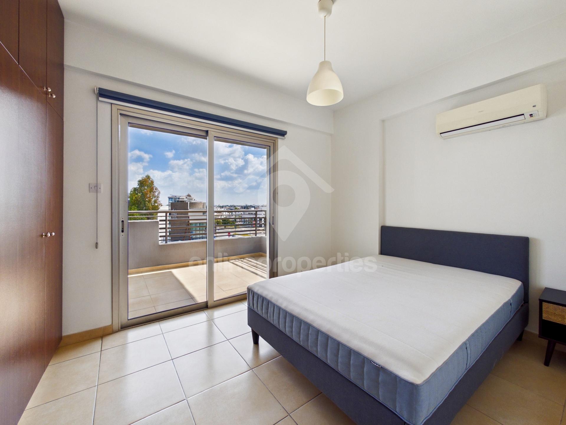 To change image, hover mouse over thumbnails below