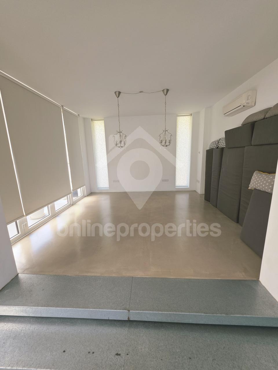 To change image, hover mouse over thumbnails below