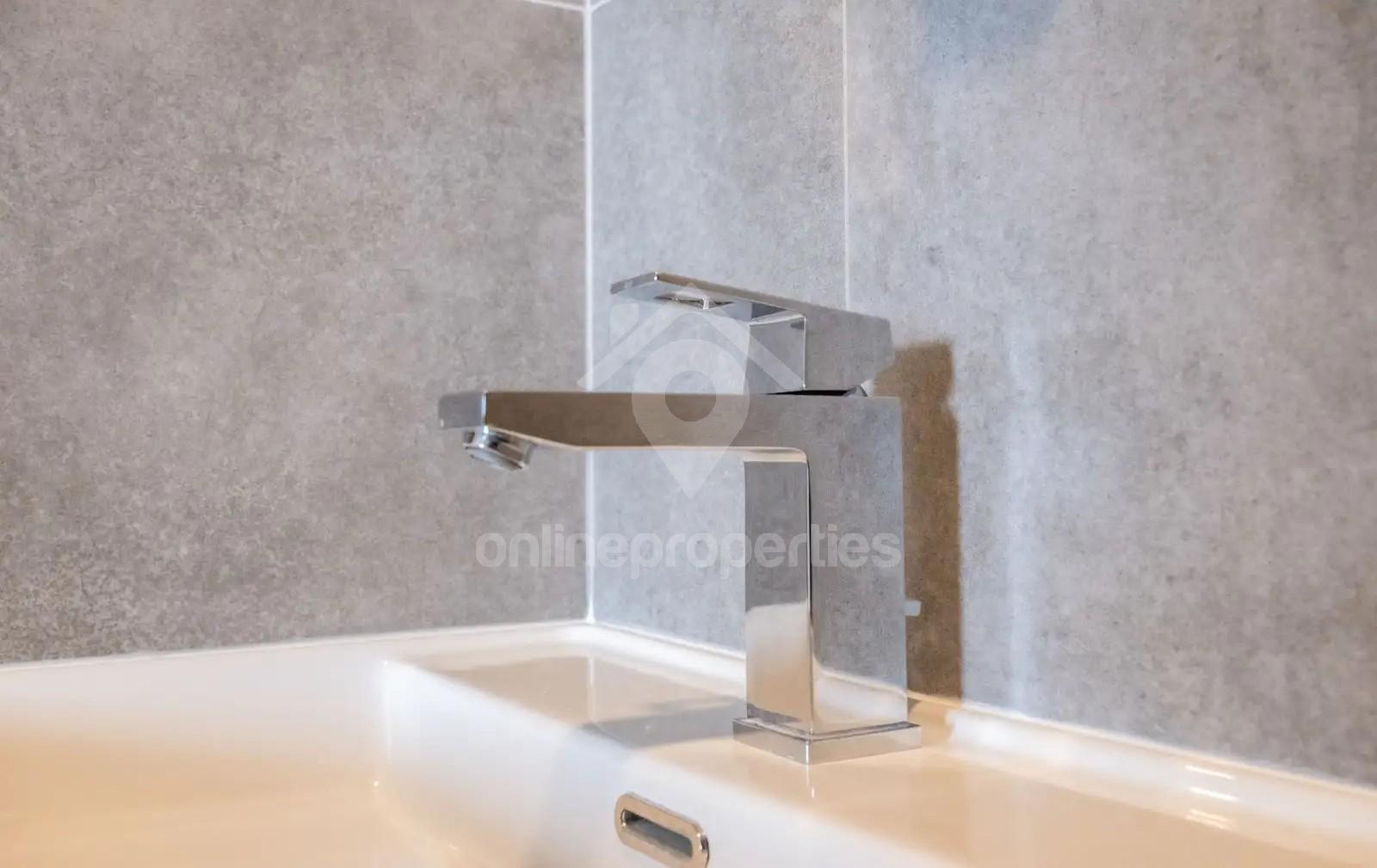 To change image, hover mouse over thumbnails below