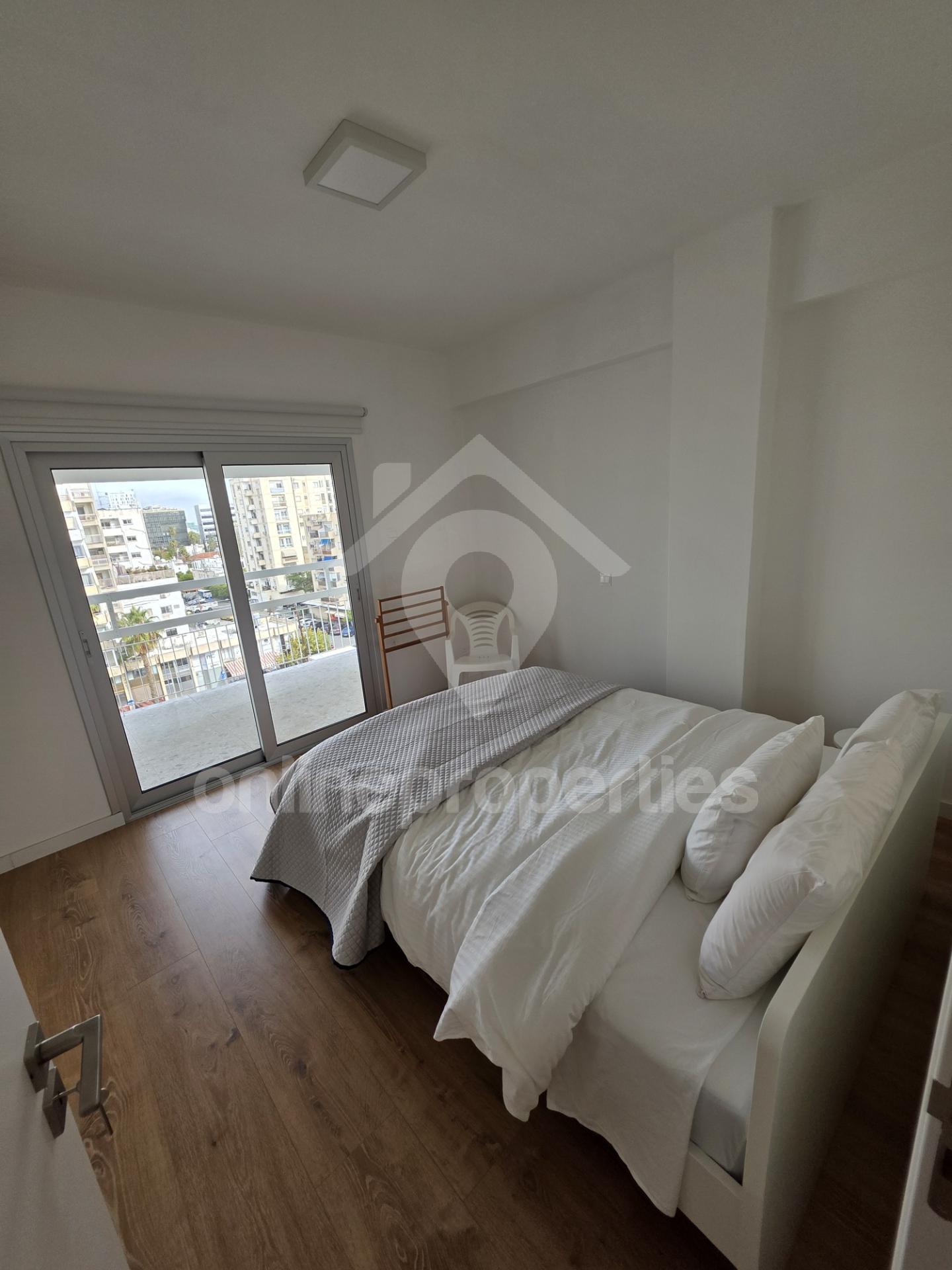 To change image, hover mouse over thumbnails below