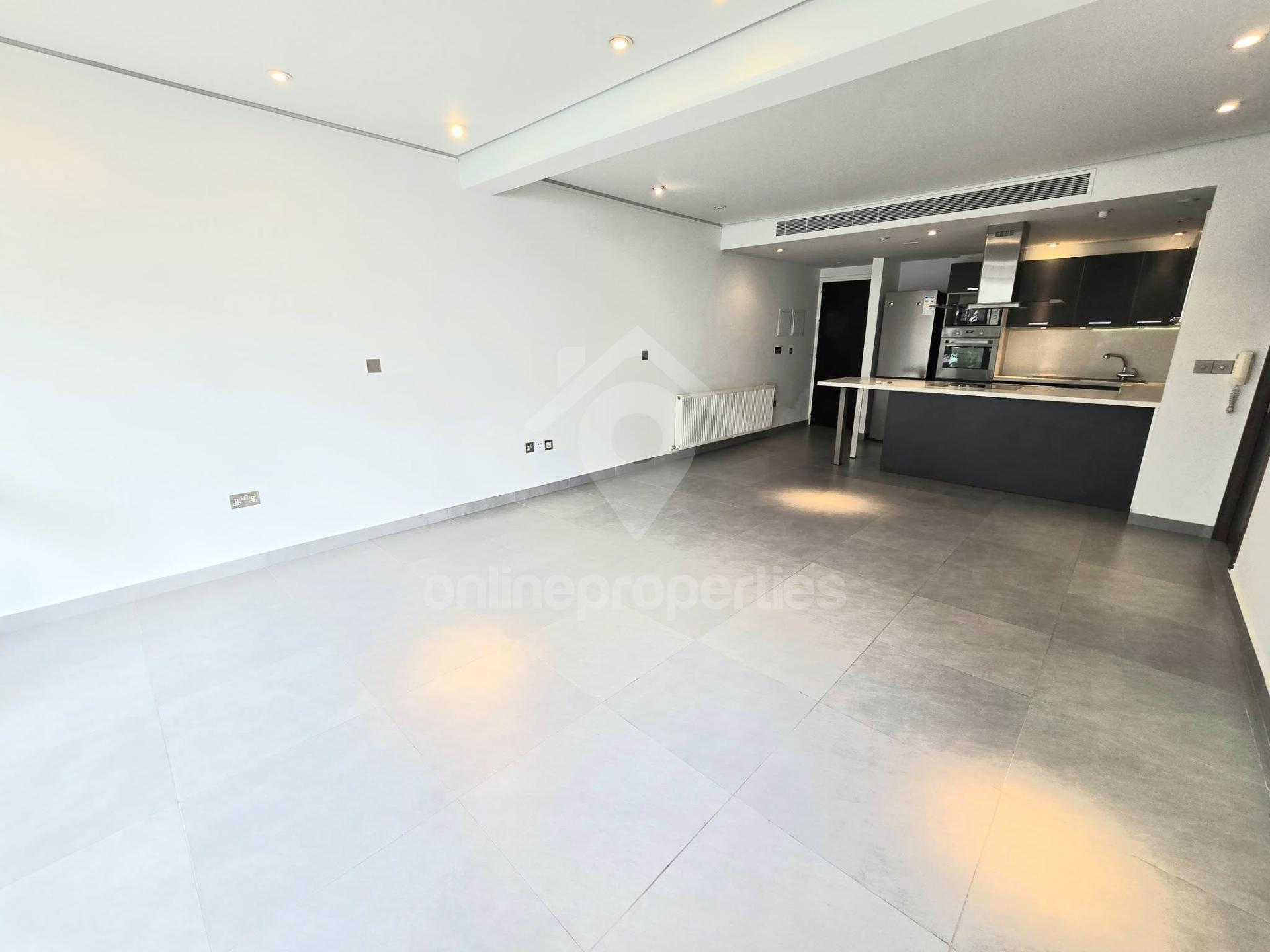 To change image, hover mouse over thumbnails below