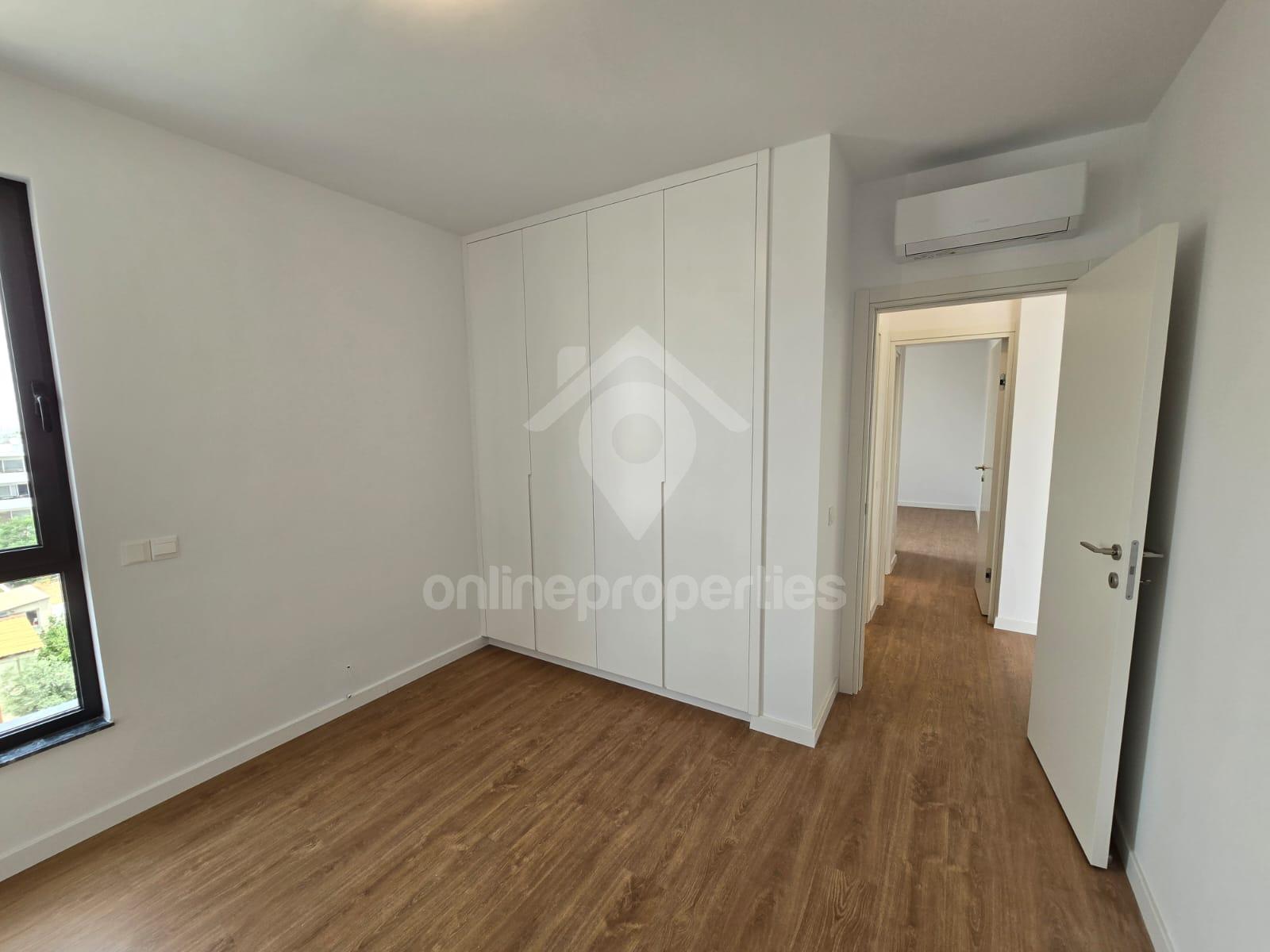 To change image, hover mouse over thumbnails below