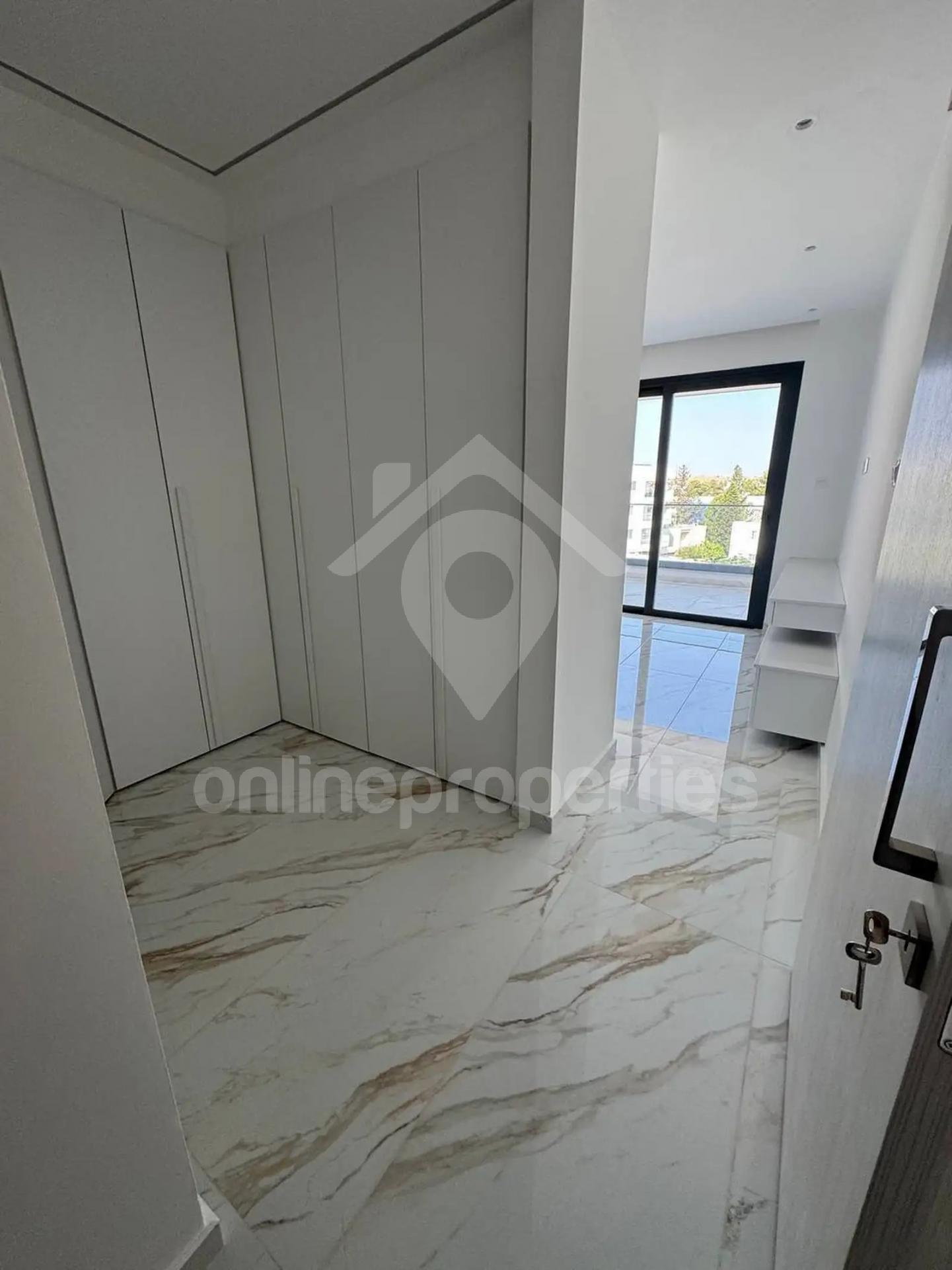 To change image, hover mouse over thumbnails below