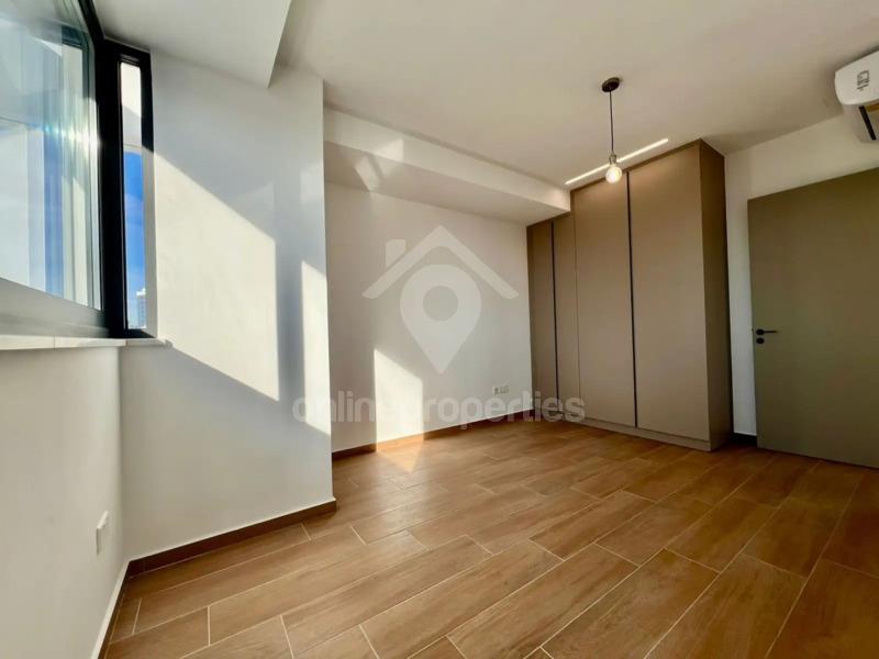 To change image, hover mouse over thumbnails below