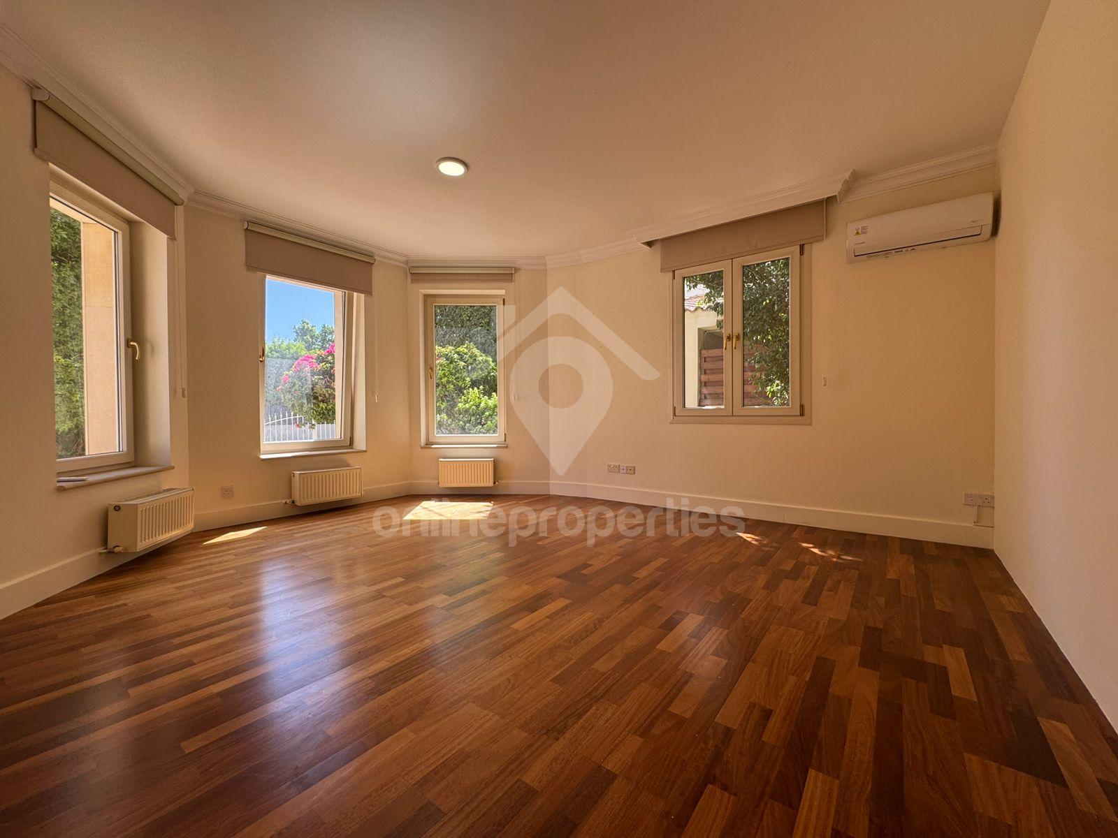 To change image, hover mouse over thumbnails below