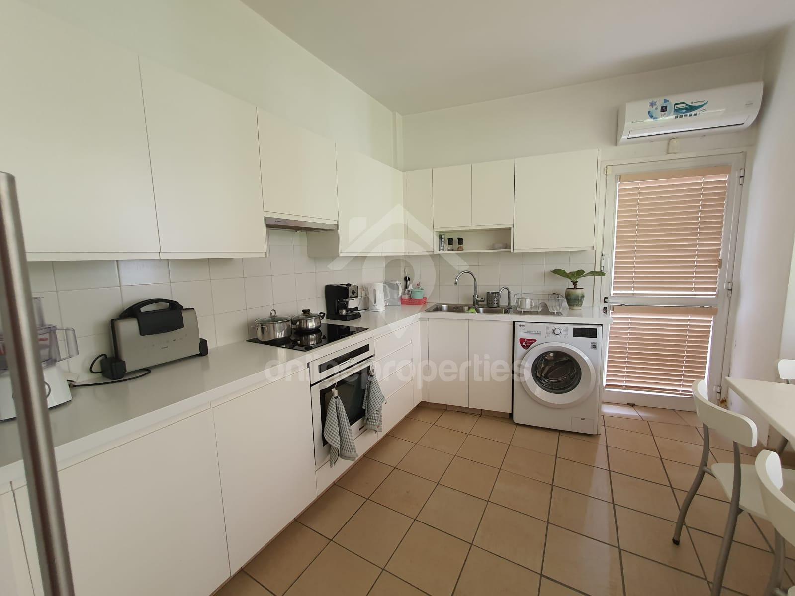 To change image, hover mouse over thumbnails below