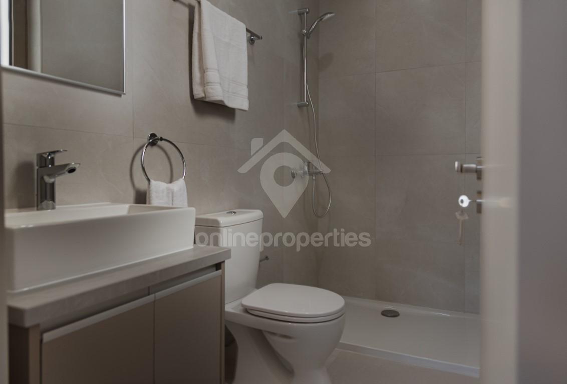 To change image, hover mouse over thumbnails below