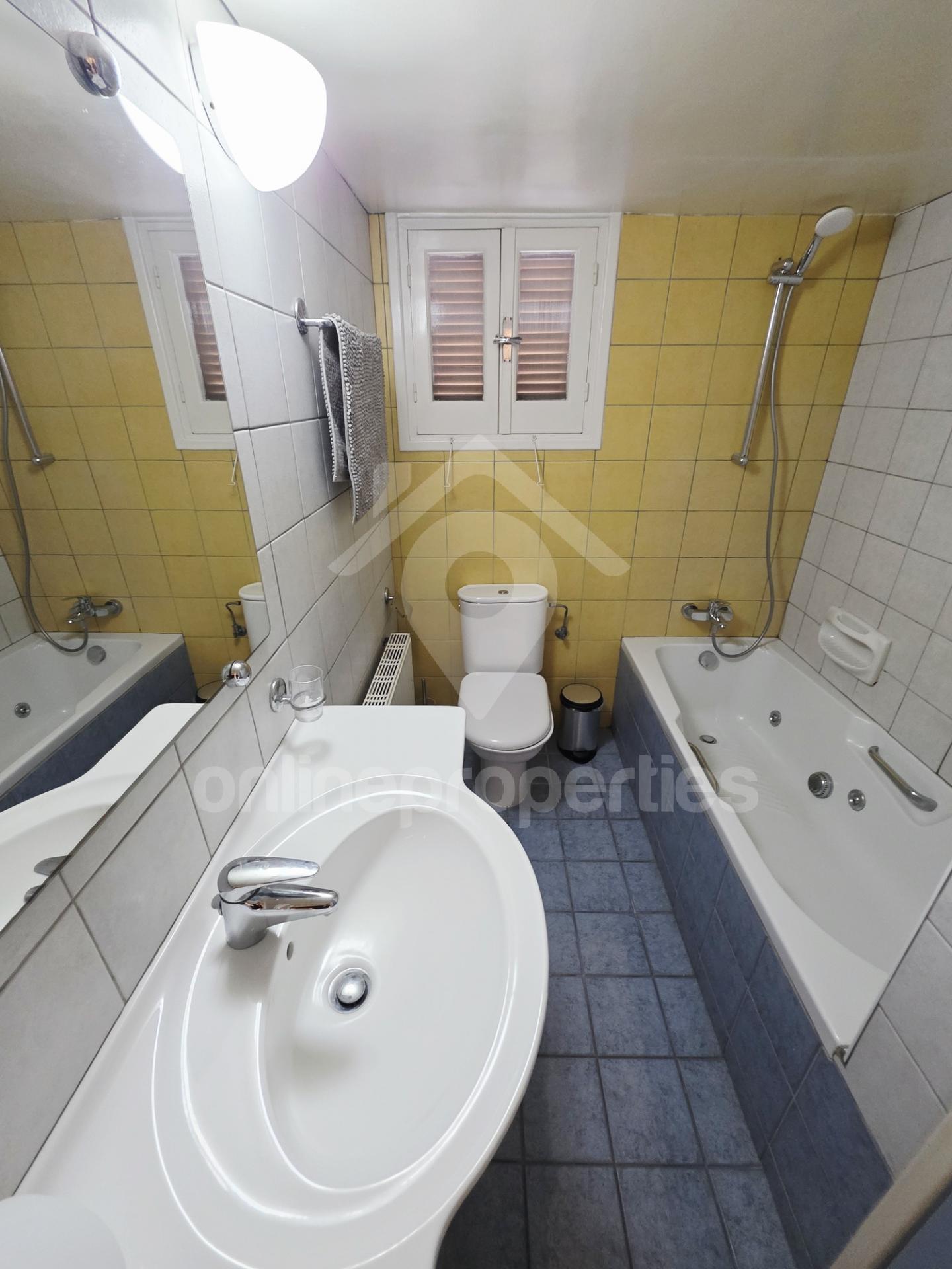 To change image, hover mouse over thumbnails below