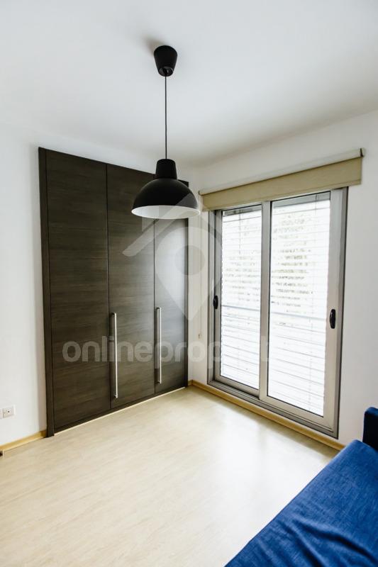 To change image, hover mouse over thumbnails below