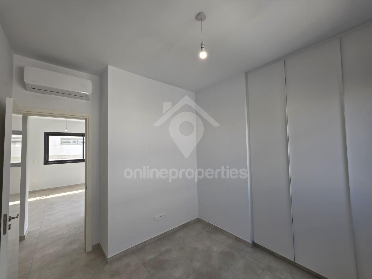 To change image, hover mouse over thumbnails below