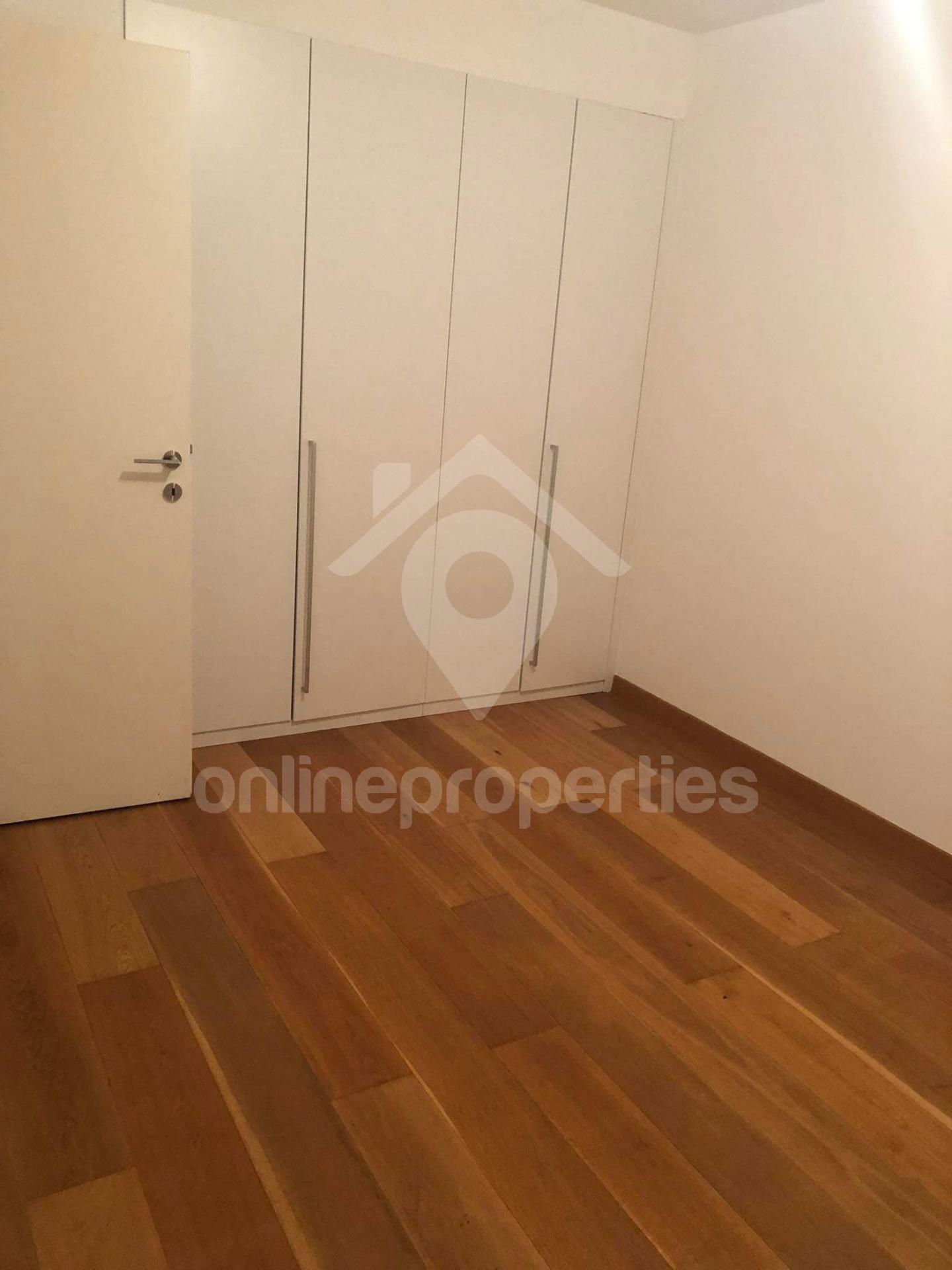 To change image, hover mouse over thumbnails below