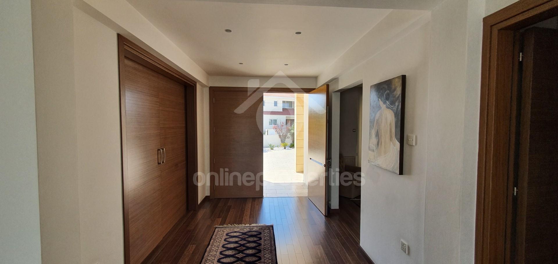 To change image, hover mouse over thumbnails below