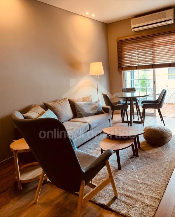 To change image, hover mouse over thumbnails below