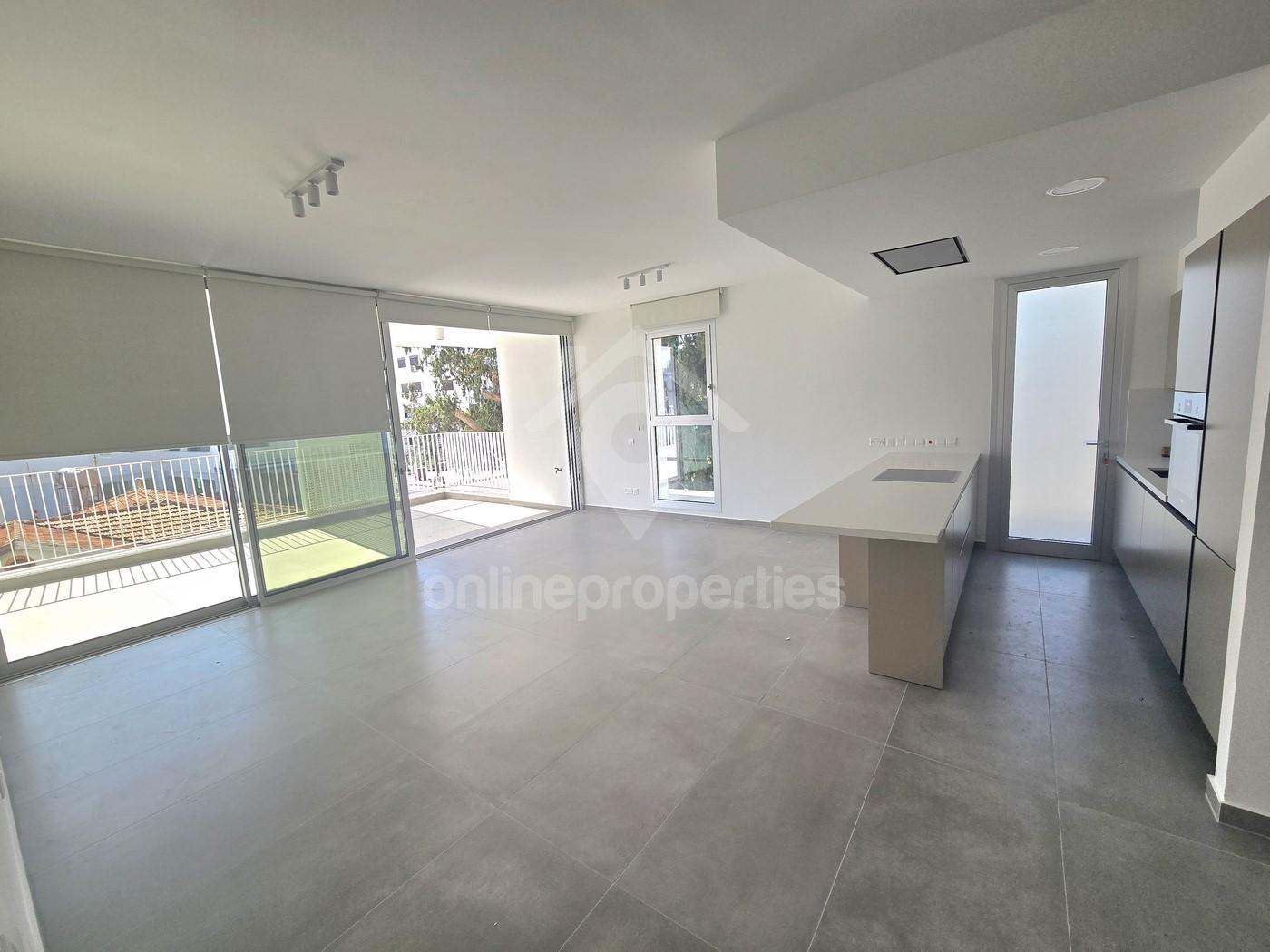 To change image, hover mouse over thumbnails below