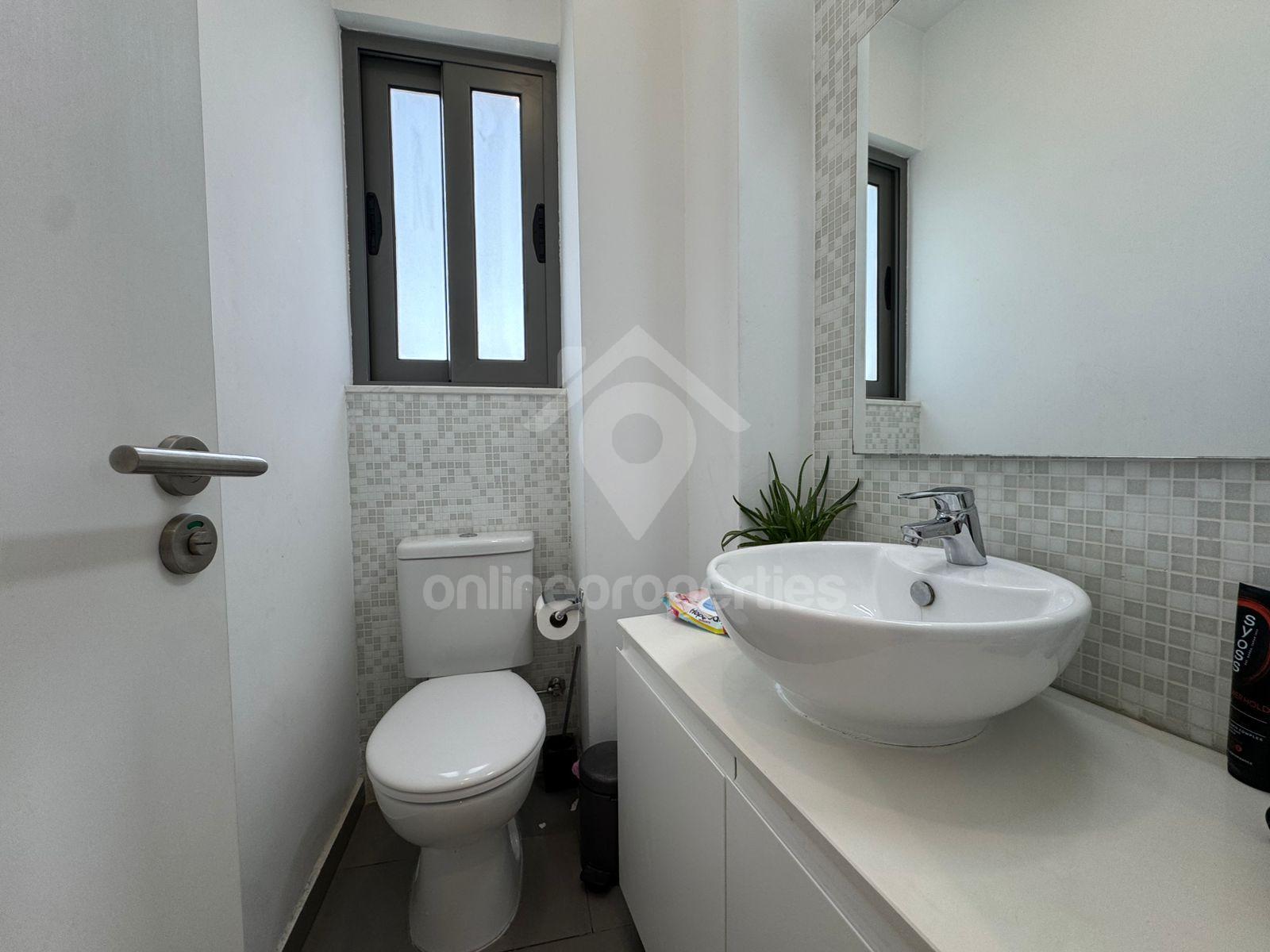 To change image, hover mouse over thumbnails below