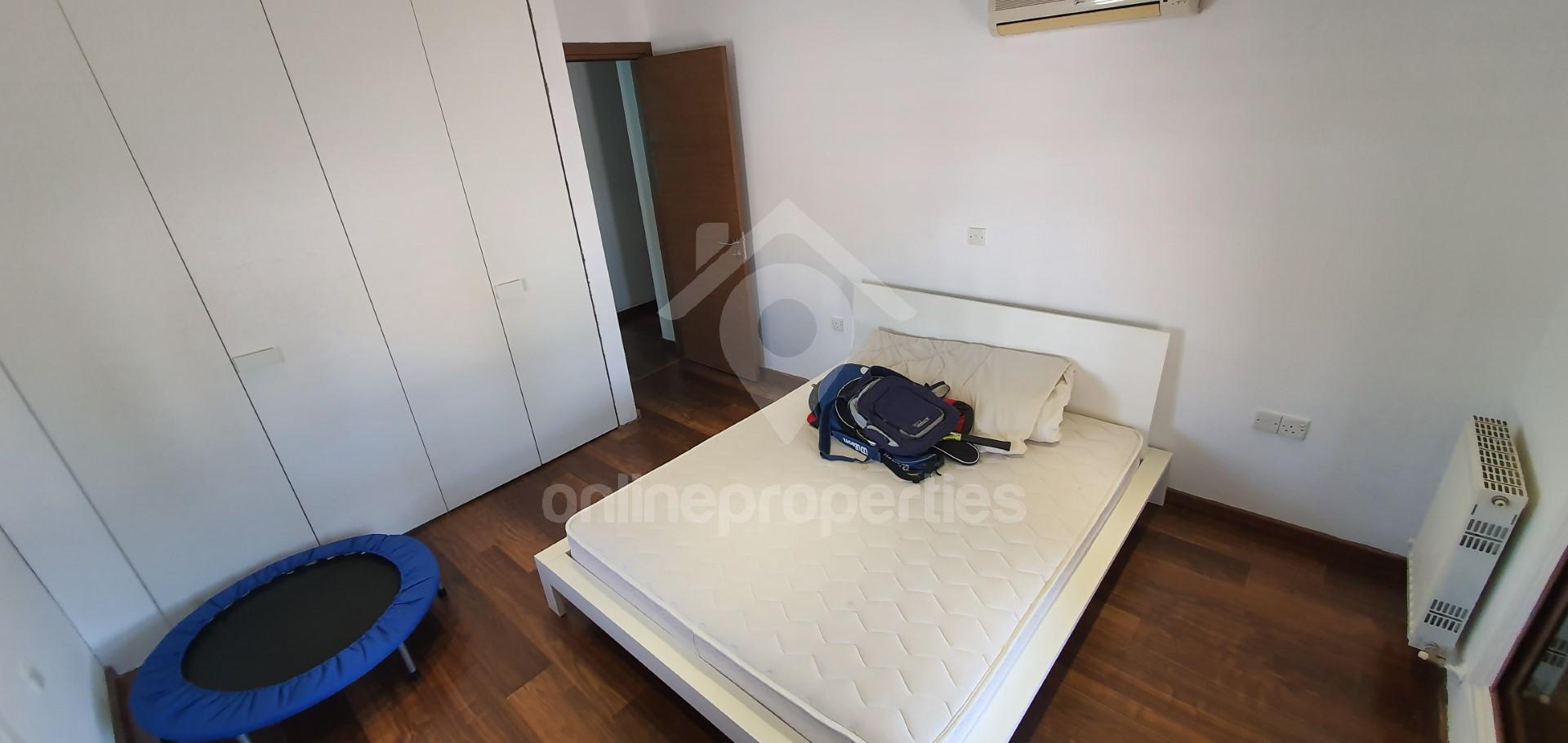 To change image, hover mouse over thumbnails below