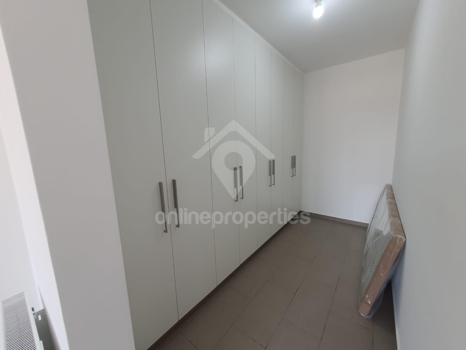 To change image, hover mouse over thumbnails below