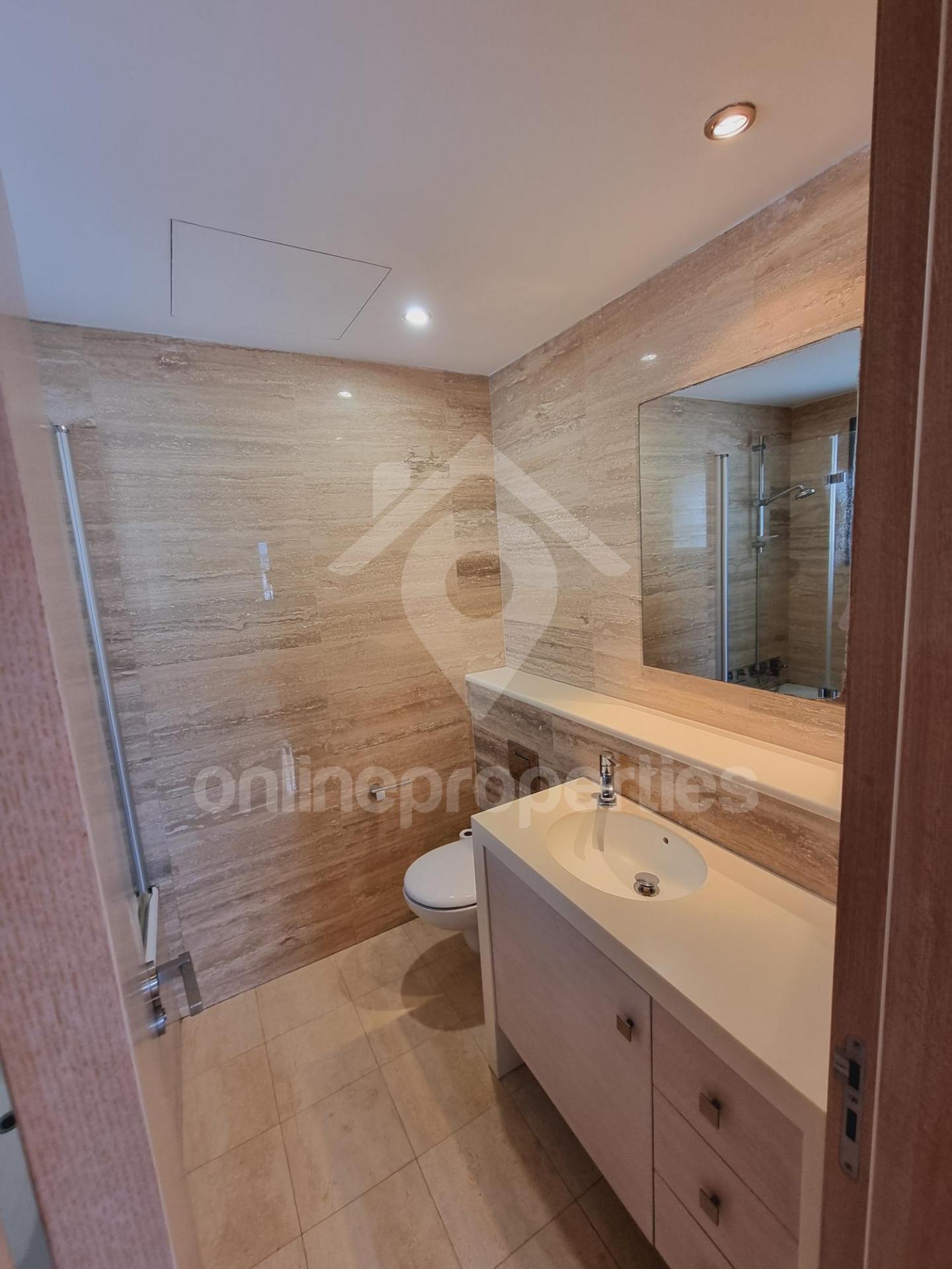 To change image, hover mouse over thumbnails below