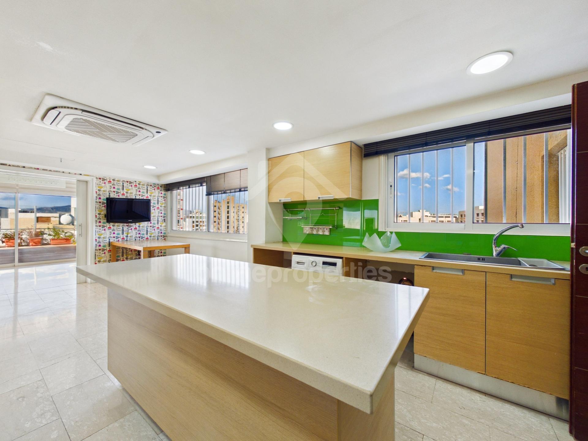 To change image, hover mouse over thumbnails below