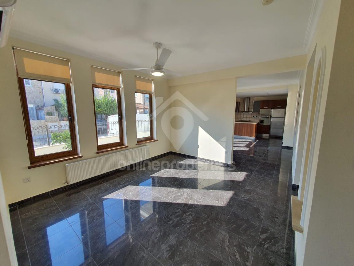 To change image, hover mouse over thumbnails below