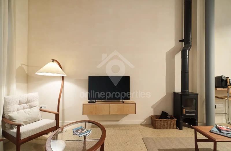 To change image, hover mouse over thumbnails below