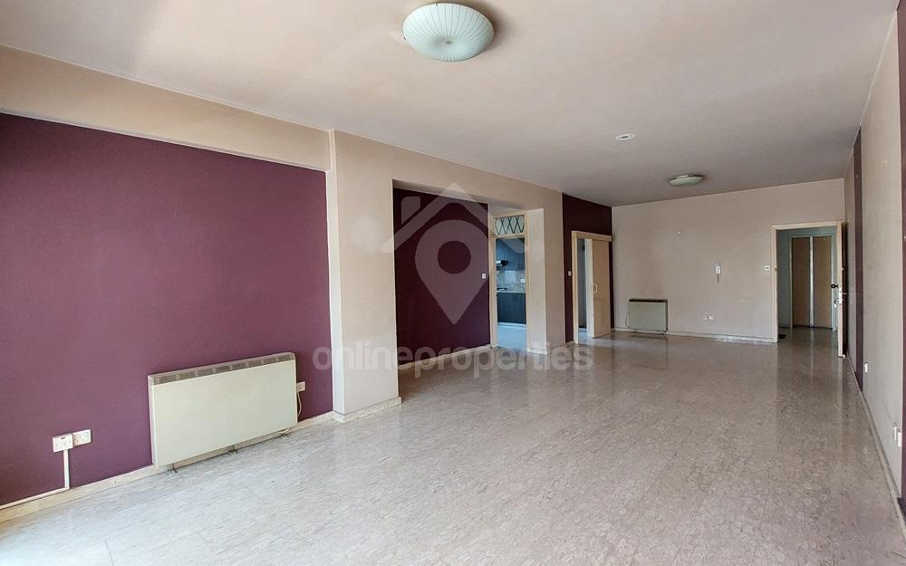 To change image, hover mouse over thumbnails below