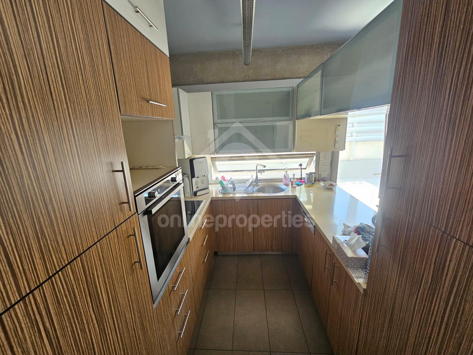 To change image, hover mouse over thumbnails below