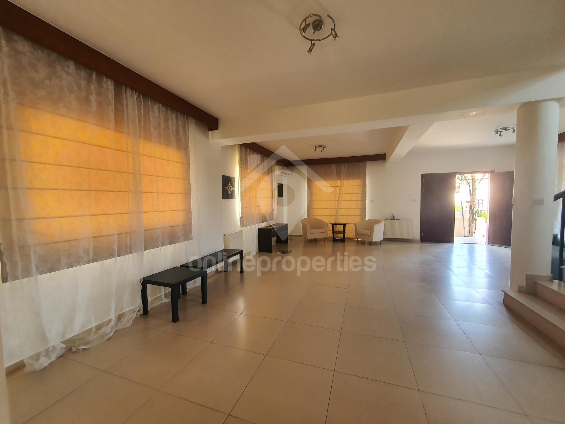 To change image, hover mouse over thumbnails below